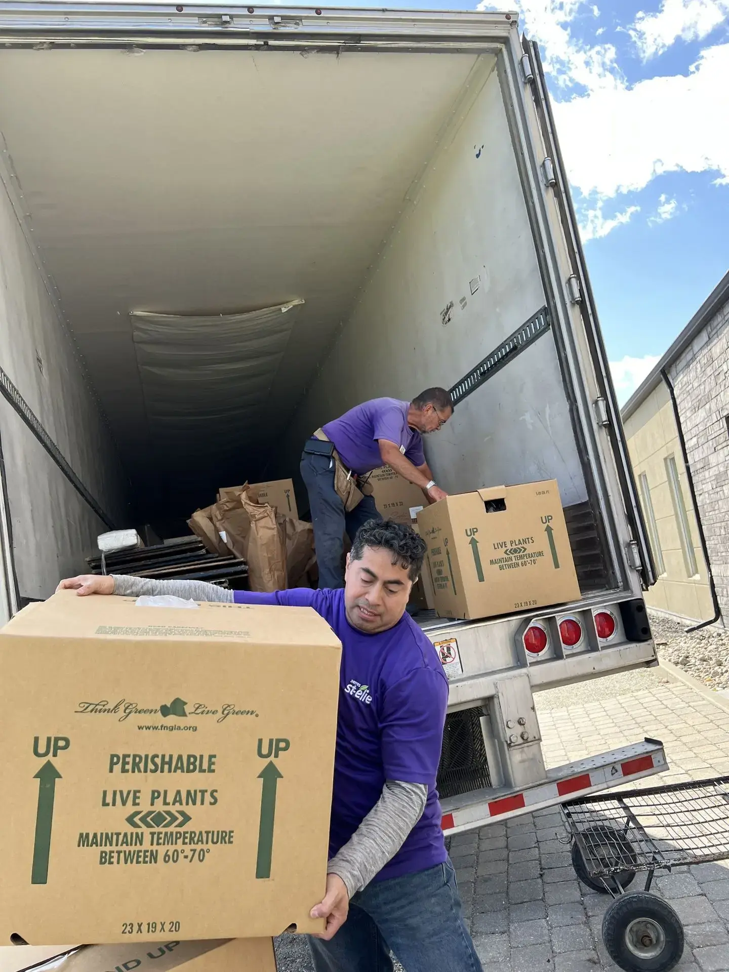 Serres St-Élie_Camion de livraison