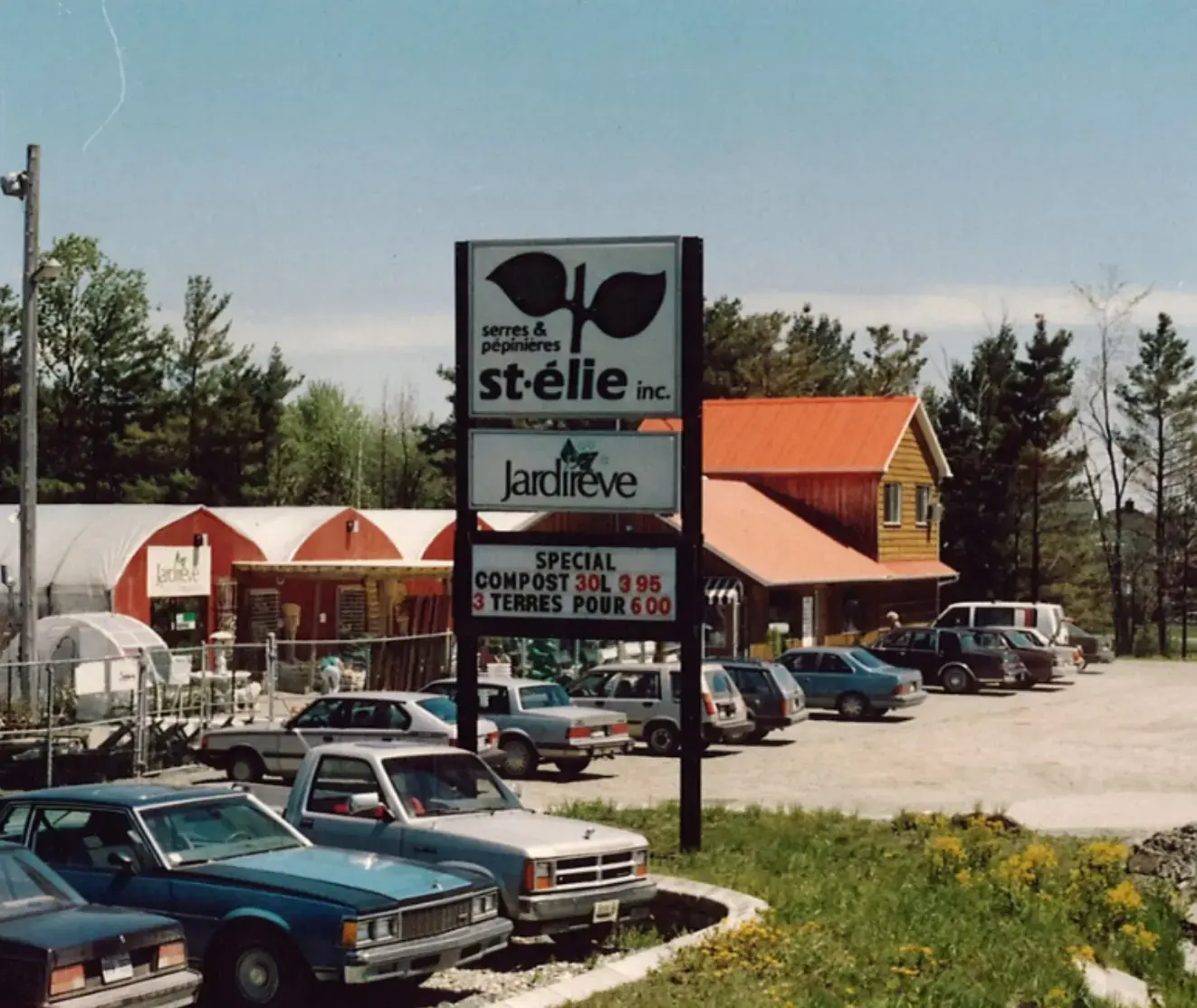 Serres St-Élie_À propos de nous_Centre de production_Horticulture_Fleurs et Végétaux